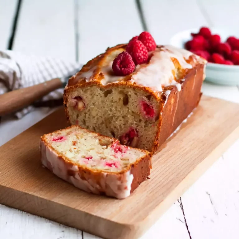 Bananenbrot mit Himbeeren