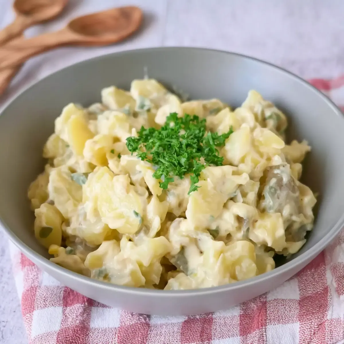 Kartoffelsalat mit Mayo & Brühe