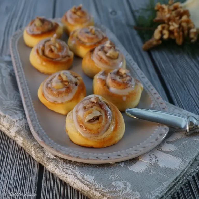 Mini Hefeschnecken mit Nuss
