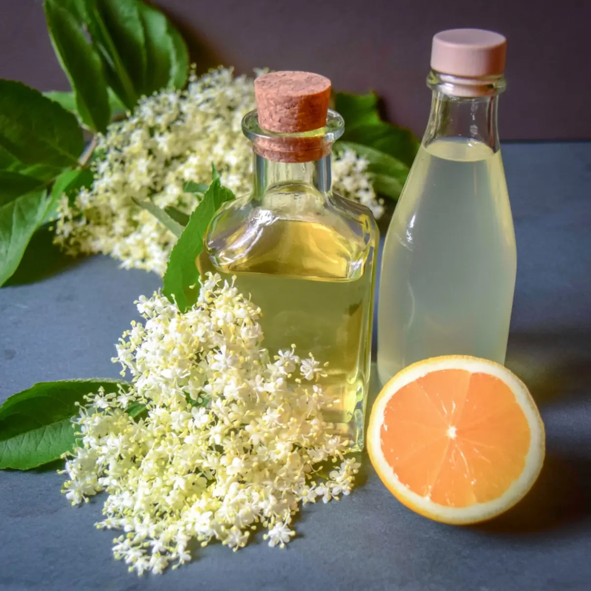Omas Holunderblütensirup