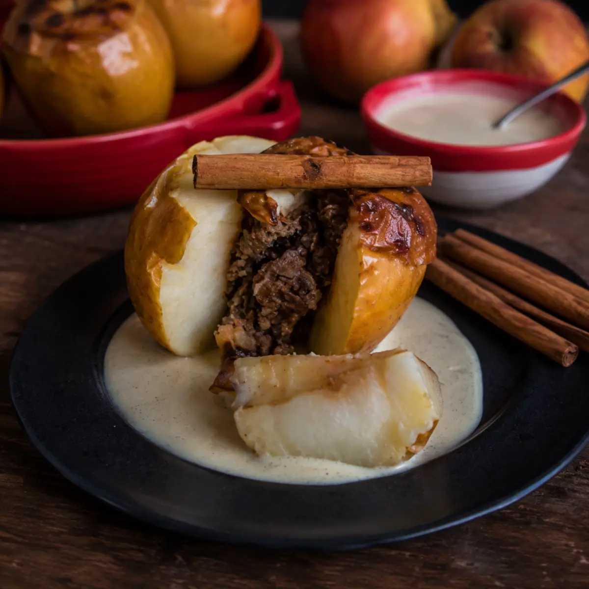 Veganer glutenfreier Bratapfel mit Vanillesauce